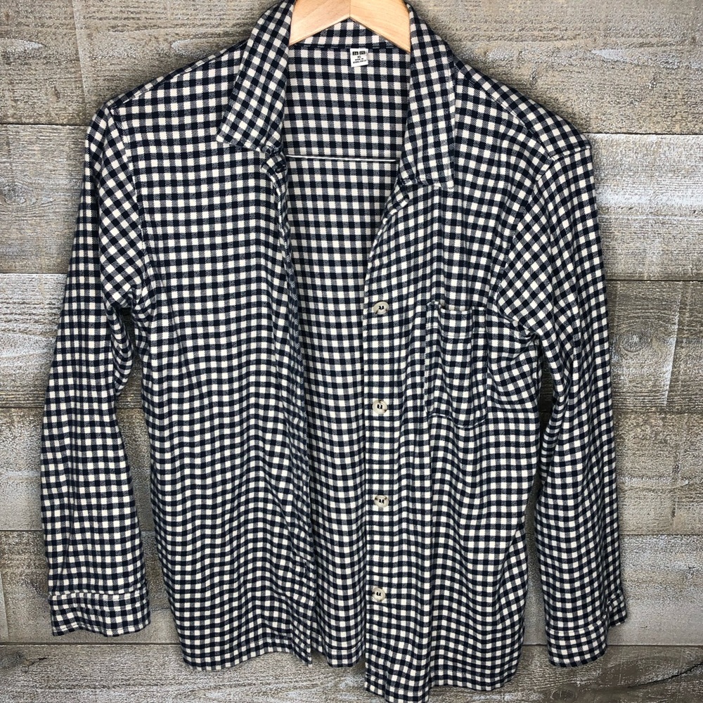 Uniqlo blue white plaid button up flannel shirt